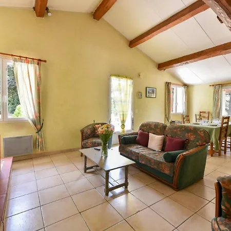 Feriehus Maison Plain Pied Mitoyenne Avec Piscine Partagee Et Terrain Arbore