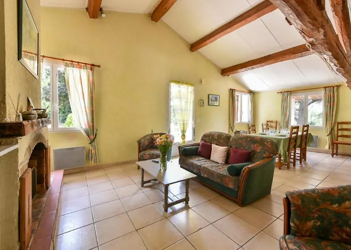 Ferienhaus Maison Plain Pied Mitoyenne Avec Piscine Partagee Et Terrain Arbore