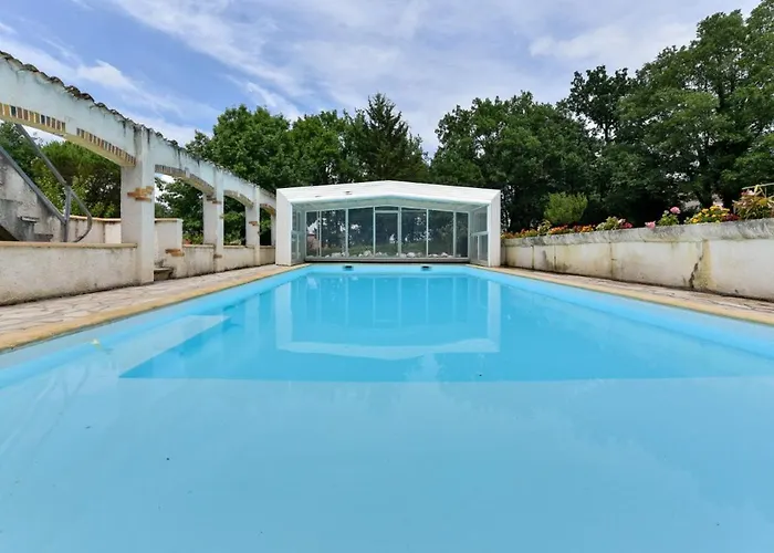 Maison Plain Pied Mitoyenne Avec Piscine Partagee Et Terrain Arbore *