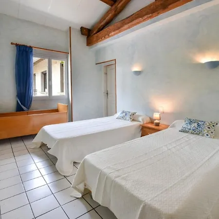 Maison Plain Pied Mitoyenne Avec Piscine Partagee Et Terrain Arbore Holiday home