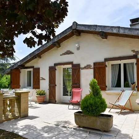 Maison Plain Pied Mitoyenne Avec Piscine Partagee Et Terrain Arbore Holiday home