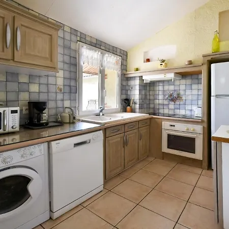 Maison Plain Pied Mitoyenne Avec Piscine Partagee Et Terrain Arbore Holiday home