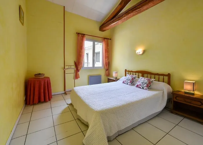 Maison Plain Pied Mitoyenne Avec Piscine Partagee Et Terrain Arbore Brens (Tarn)