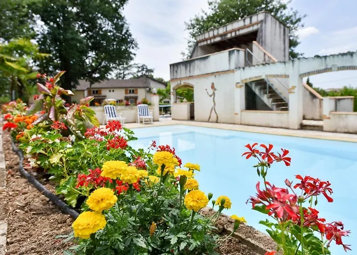 Maison Plain Pied Mitoyenne Avec Piscine Partagee Et Terrain Arbore Brens (Tarn)